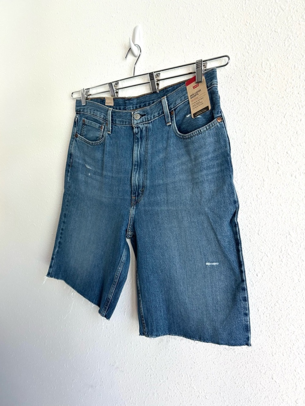 Levi's 469 Denim Jean Shorts Men's Size 38 Blue Loose Fit Cotton Raw Hem - Picture 2 of 10